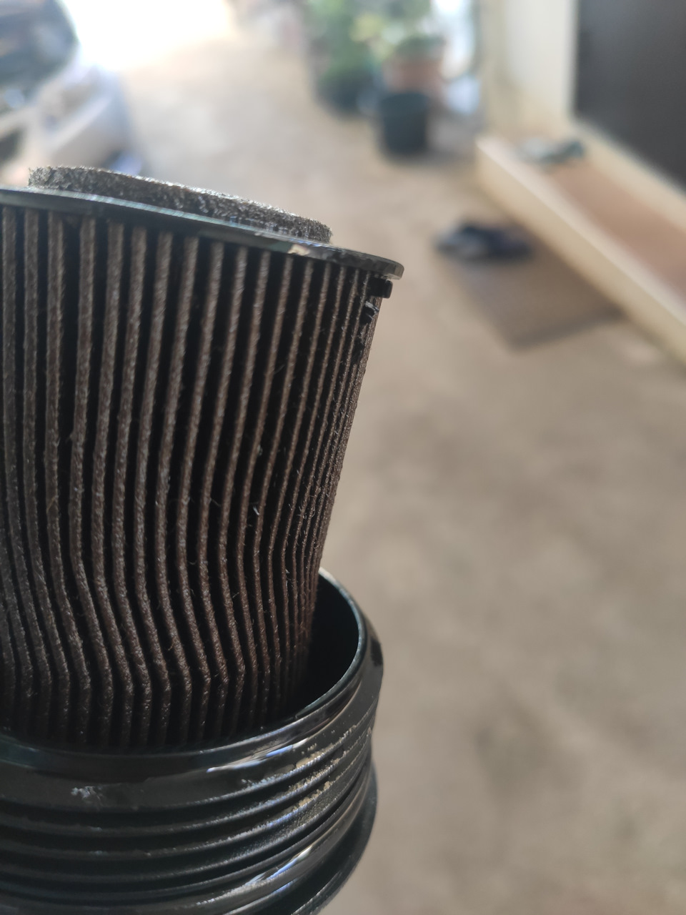 А вот и остатки крышки на фильтре. — Chevrolet Cruze (1G)