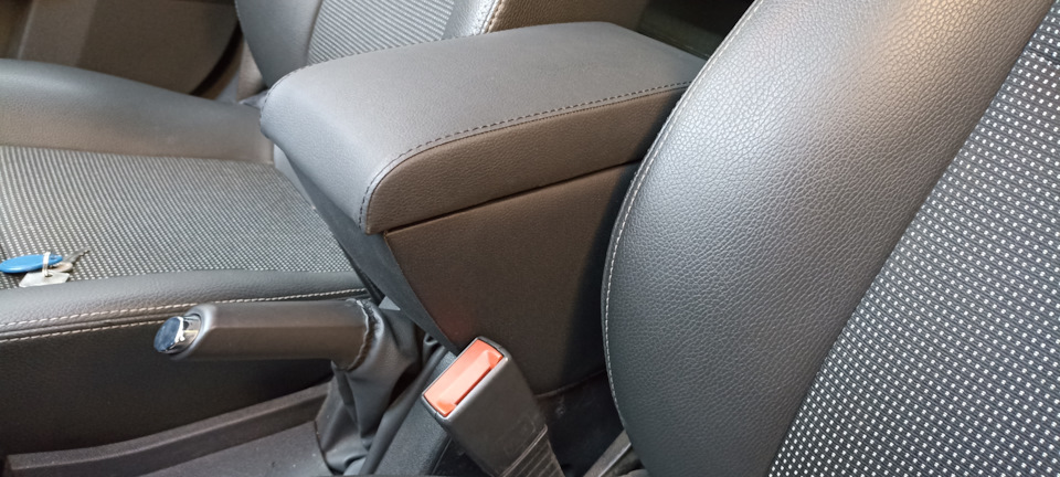 Замена подлокотника — Opel Astra H, 1,6 л, 2009 года | аксессуары | DRIVE2