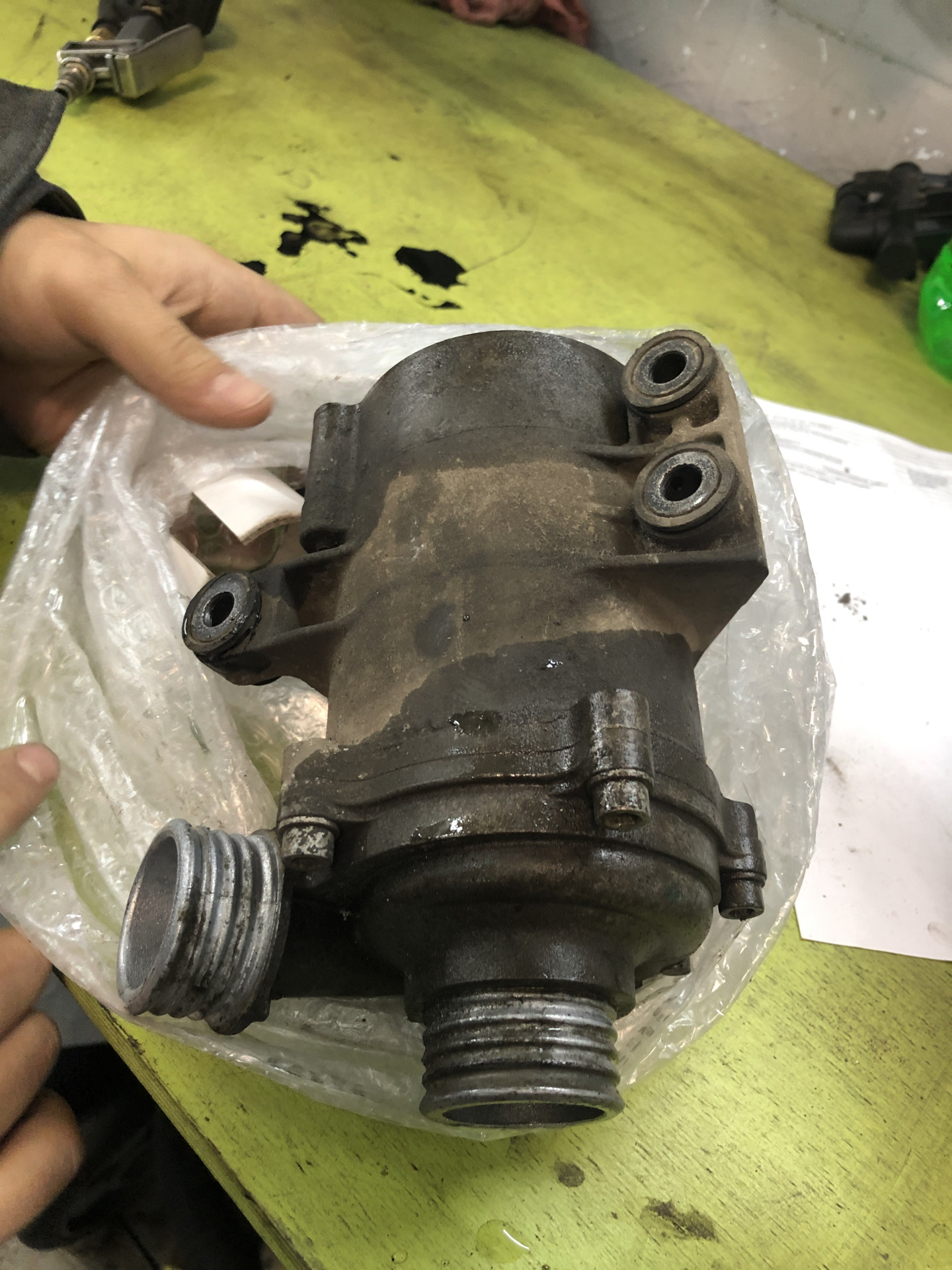 Замена помпы — BMW 3 series (F30), 2 л, 2012 года | поломка | DRIVE2