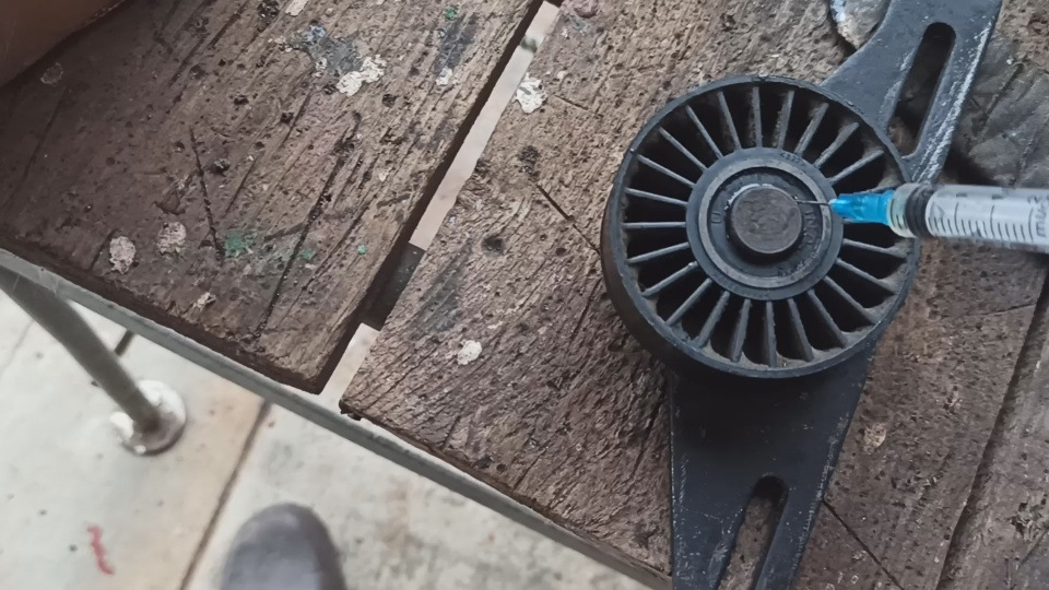 Натяжка /замена/ ремня и ролика ремня генератора на Рено. — Renault ...