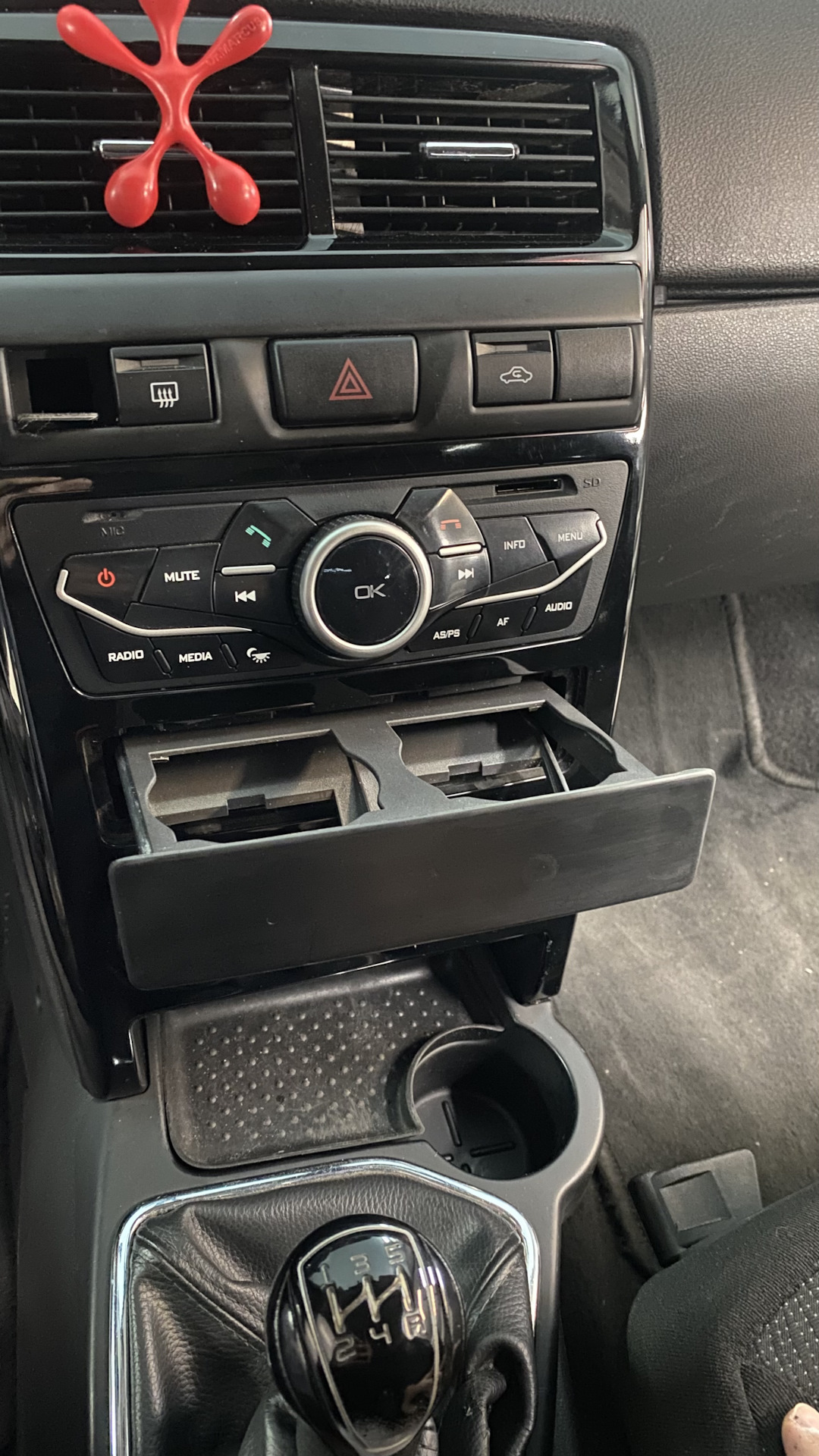 Подстаканник приора 2 в приору 1. E46 подстаканник. Подстаканник приора 2 в ваз 2114. Подстаканники в приору 2. Подстаканник от приоры 2 на ваз 2114.