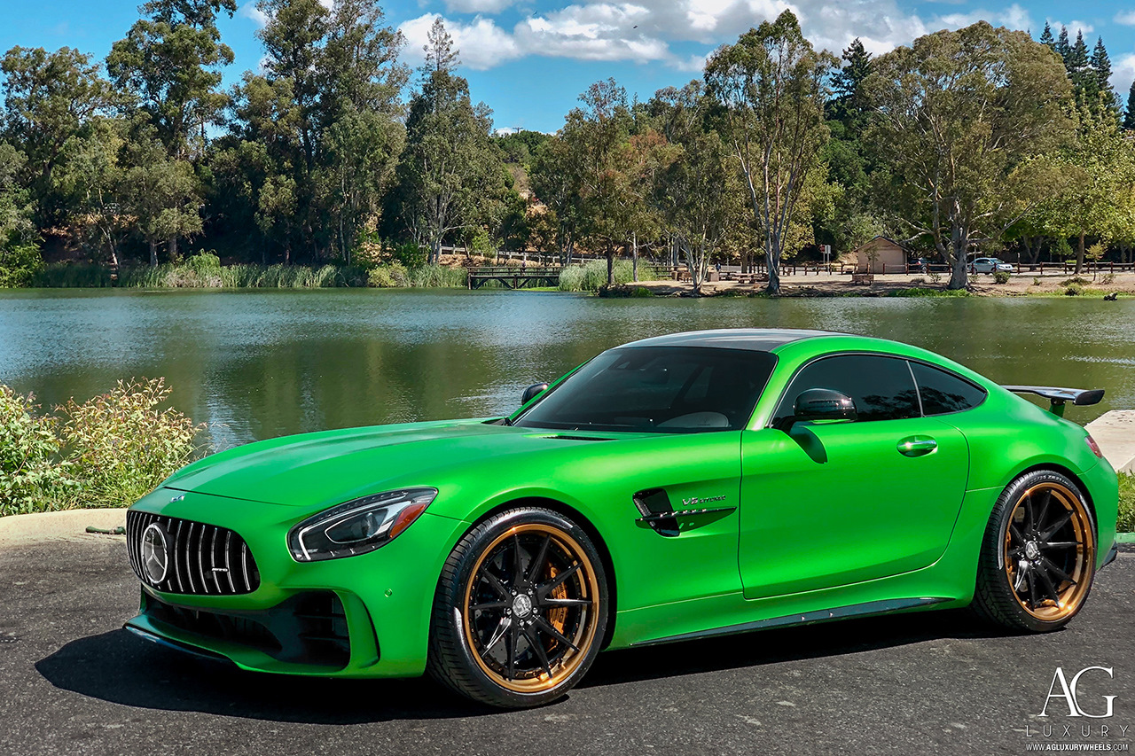 Mercedes Benz AMG gt r