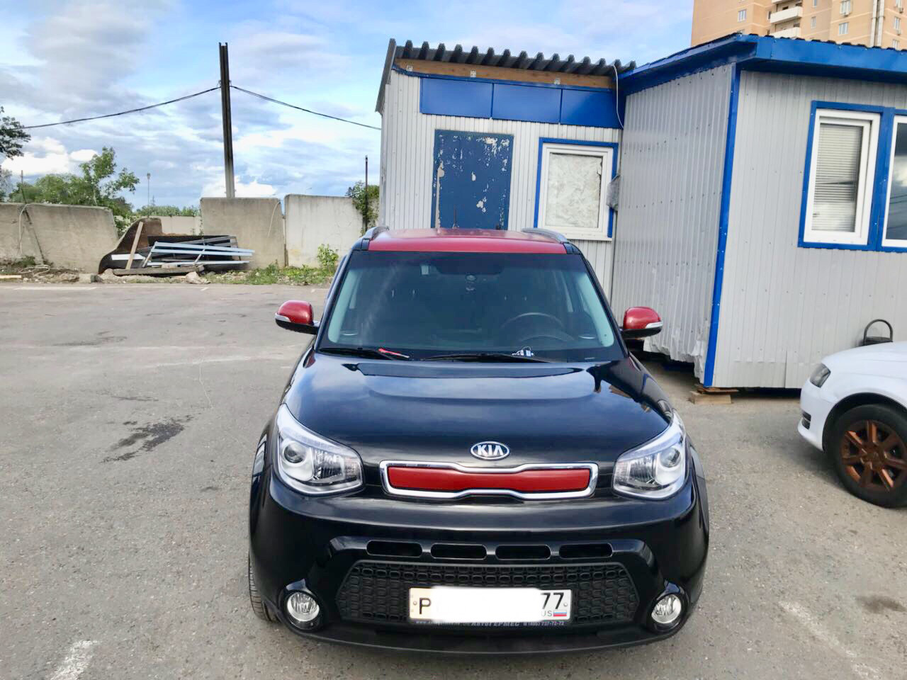 Kia Soul красная крыша