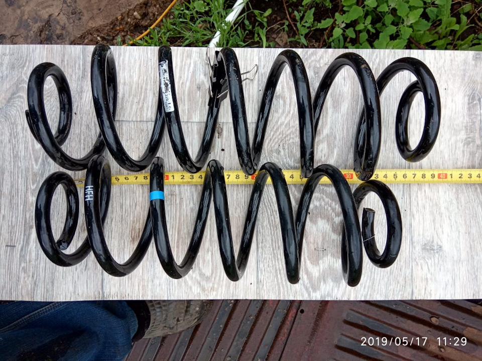 снизу РС сверху Евро — Skoda Superb Mk2. Запчасти на фото: 890123