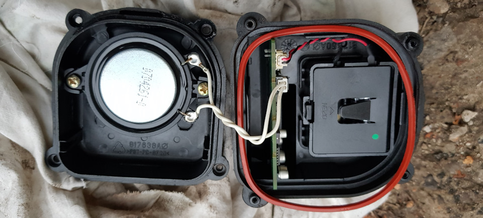 Замена батареек в блоке автономной сирены SINE — BMW 5 series (E60), 2 ...