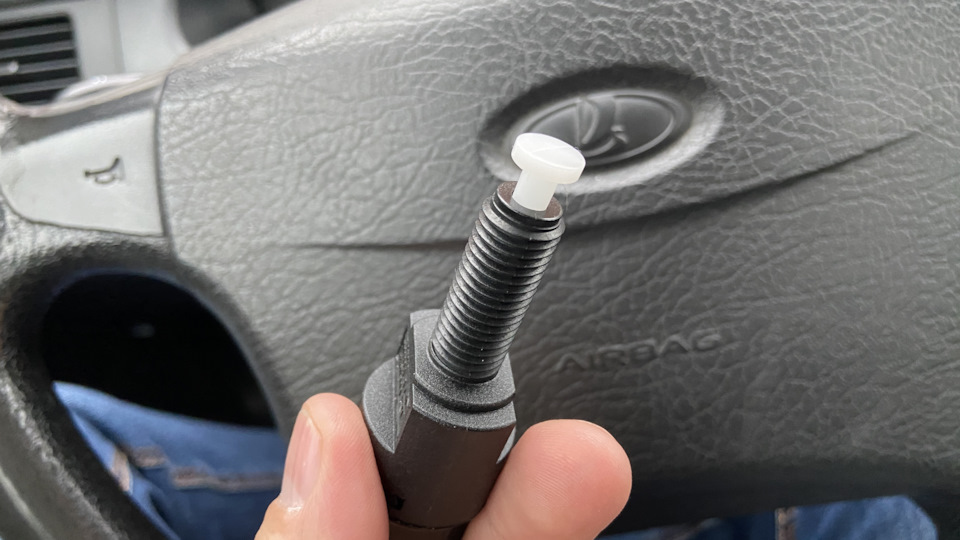 Замена датчика положения педали тормоза или как говорят в простонародье ...