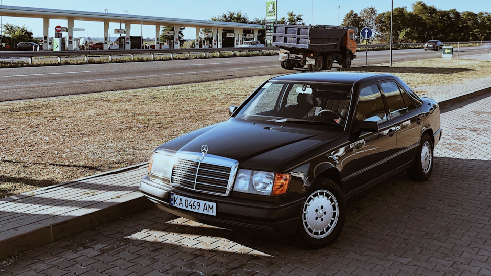 Mercedes-Benz E-Class 230E