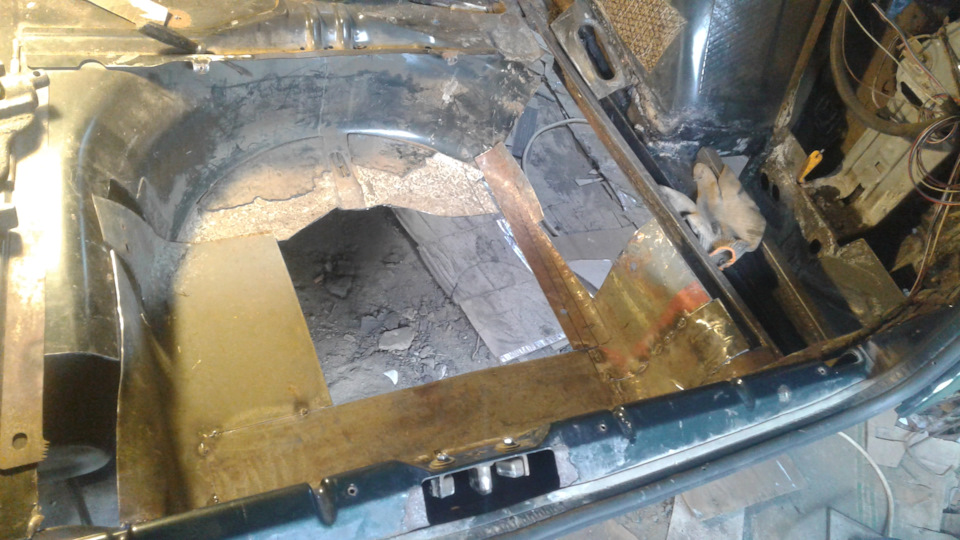 О месте в багажнике или там где запаска. — Saab 9000, 2,3 л, 1997 года ...