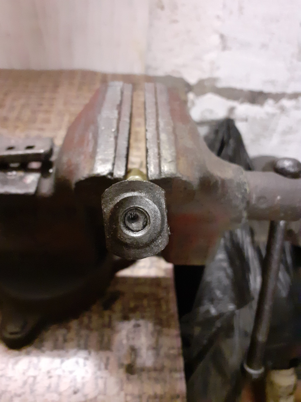 Решил перебрать передний суппорт. — Nissan Terrano R50, 2,7 л, 1995 ...