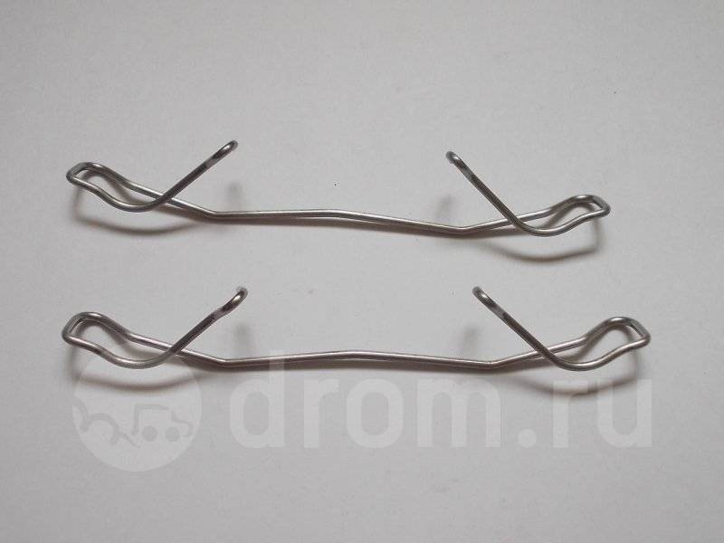Пружина суппорта логан 2. Пружинки для суппортов. "пружина" vag арт. Пружина заднего суппорта mazda 3. Пежо боксер 2013 гремят передние суппорта.