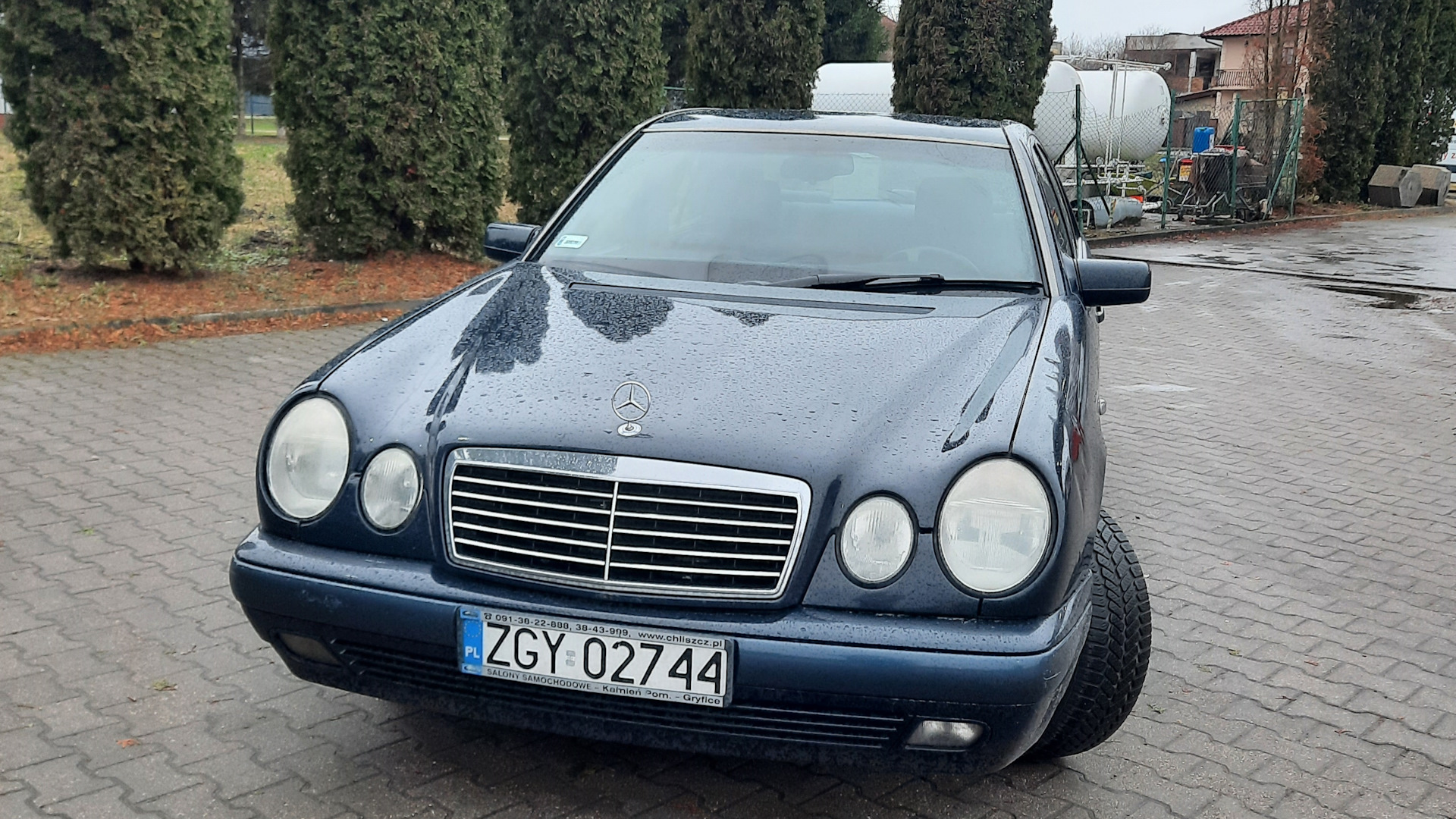 Mercedes-Benz E-class (W210) 2.2 дизельный 1996 | Глазастик семьи на DRIVE2