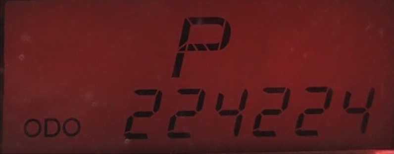 Поймал цифры пробега и инверсия экрана приборной панели. — SsangYong ...