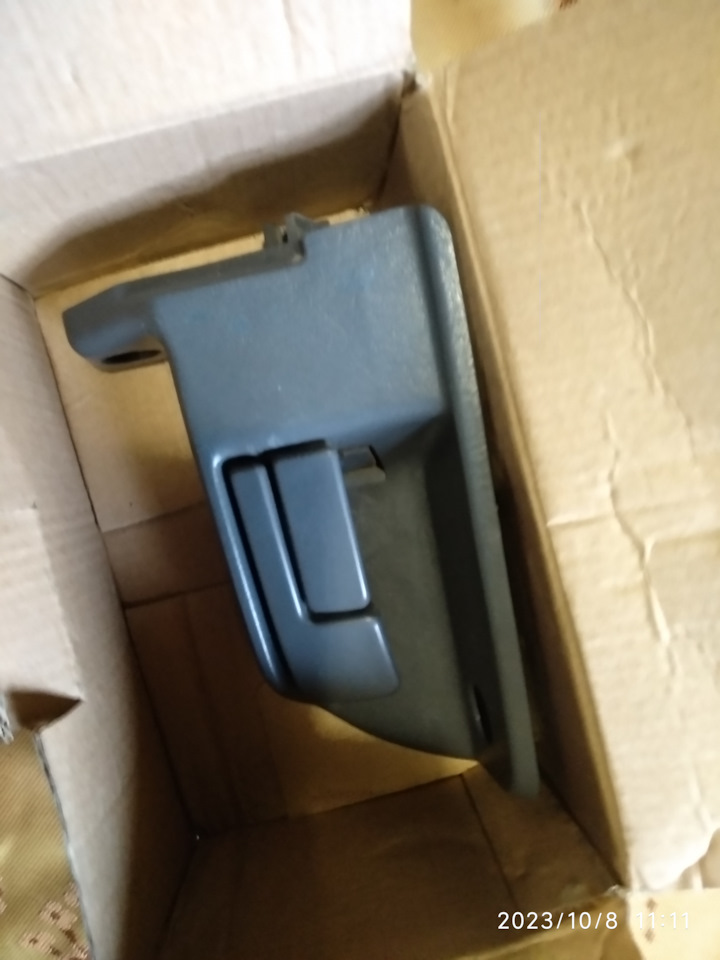 Ручка открывания бензобака и багажника Камри на Toyota Camry (XV10). Б ...