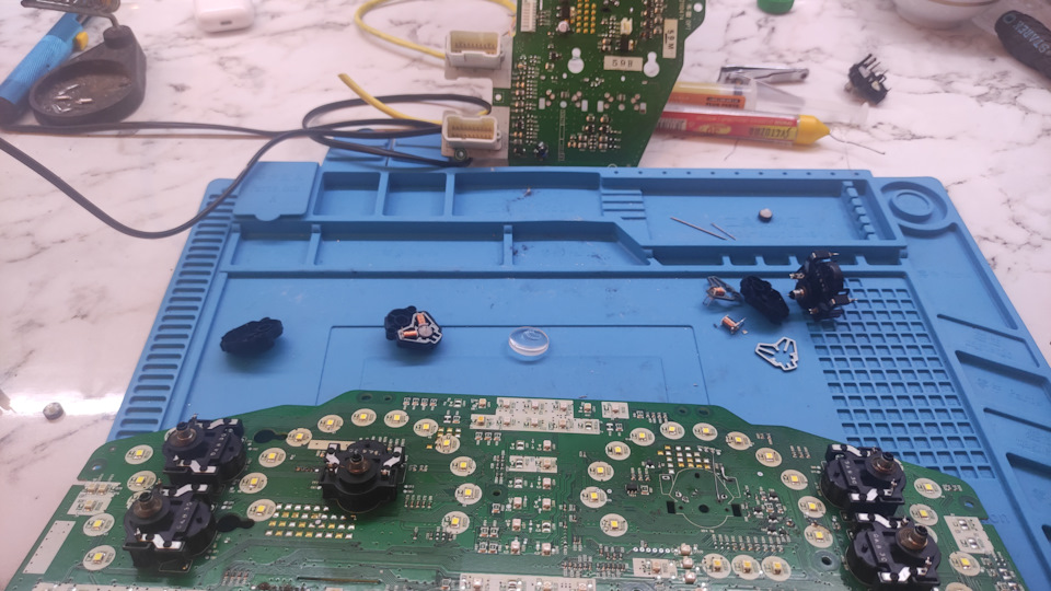 Ремонт панели приборов тойота ланд крузер 100 и Лексус 470 на Toyota ...