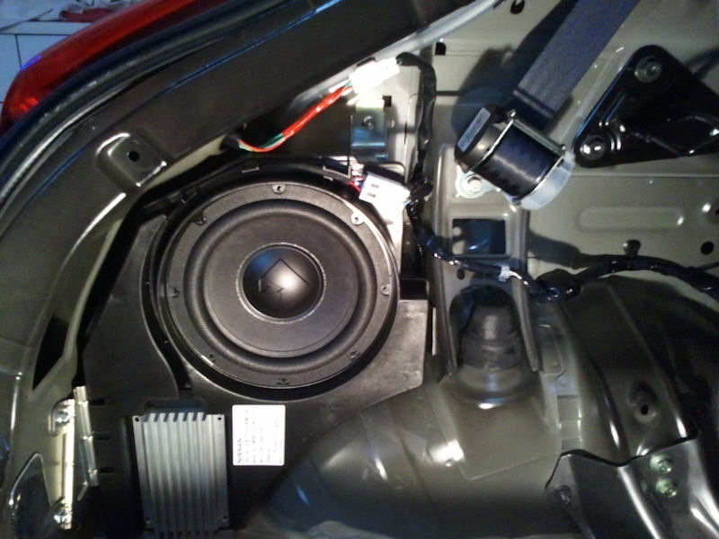 Juke Doosnashenie Oem Sabfuverom Subwoofer Rockford Fosgate Ch 1 Nissan Juke 1 6 L 2014 Goda Na Drive2