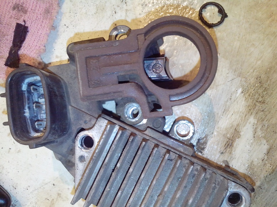 Контроль и замена щеток на генераторе — Toyota Carina E, 1,6 л., 1994 ...