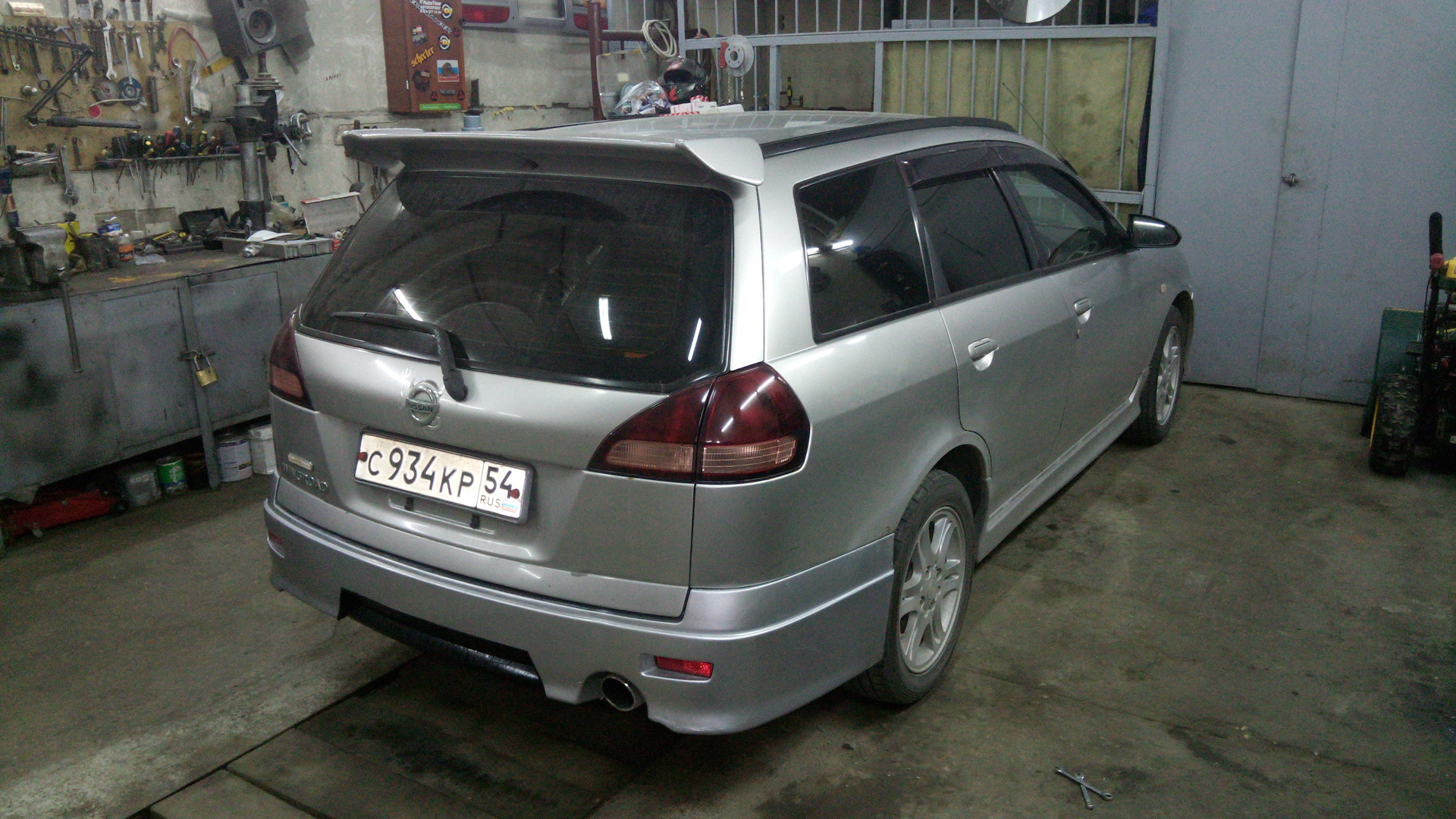 Nissan Wingroad 2003 вид сзади