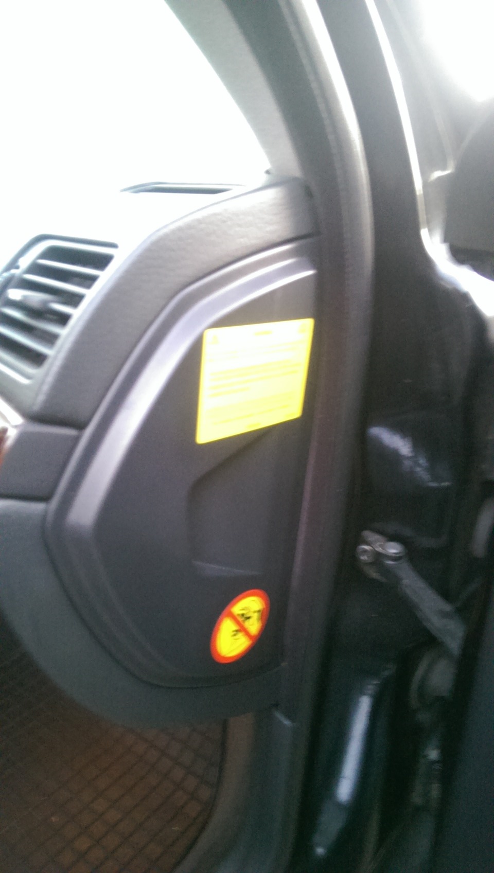 Xc90 как отключить. Кнопки включения режима volvo v70. Выключатель фар вольво хс90. Volvo on call телефон техподдержки. Volvo xc70 контрольная лампа адаптивного освещения.