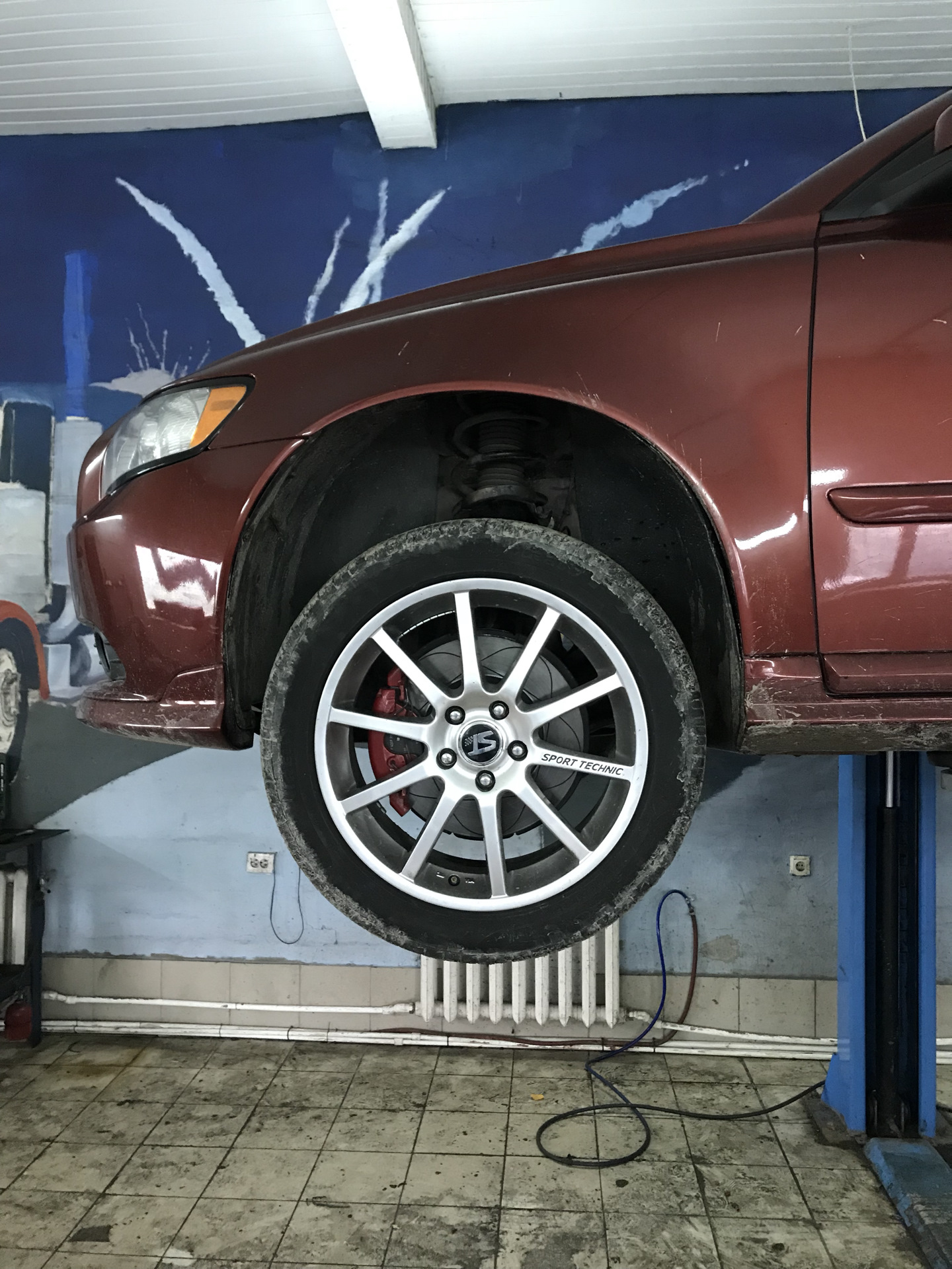 установить колесо. домкрат ваз 21099. вывесить колеса. вывесить колеса. снятие колеса.