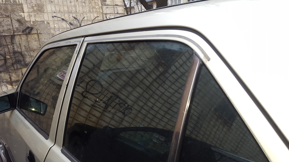 Украли ветровики. — Mercedes-Benz E-class (W124), 3 л, 1986 года ...
