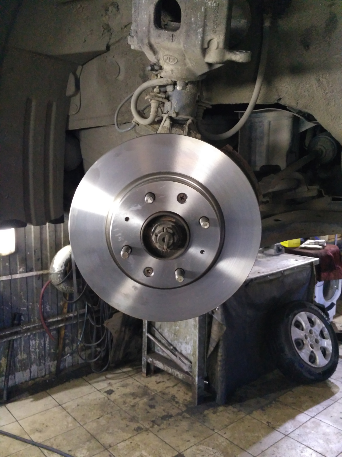 Замена передних колодок и дисков ( совместимость ) — KIA Cerato (1G), 1 ...