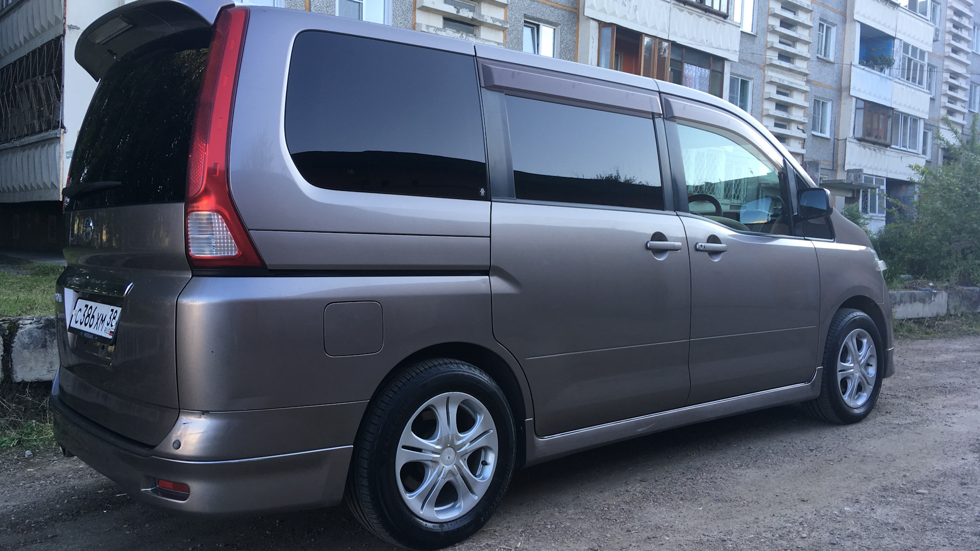 Ниссан серена с25. Ниссан Серена с 25 литье. Nissan Serena c25 MICROB. Serena c25 литье.