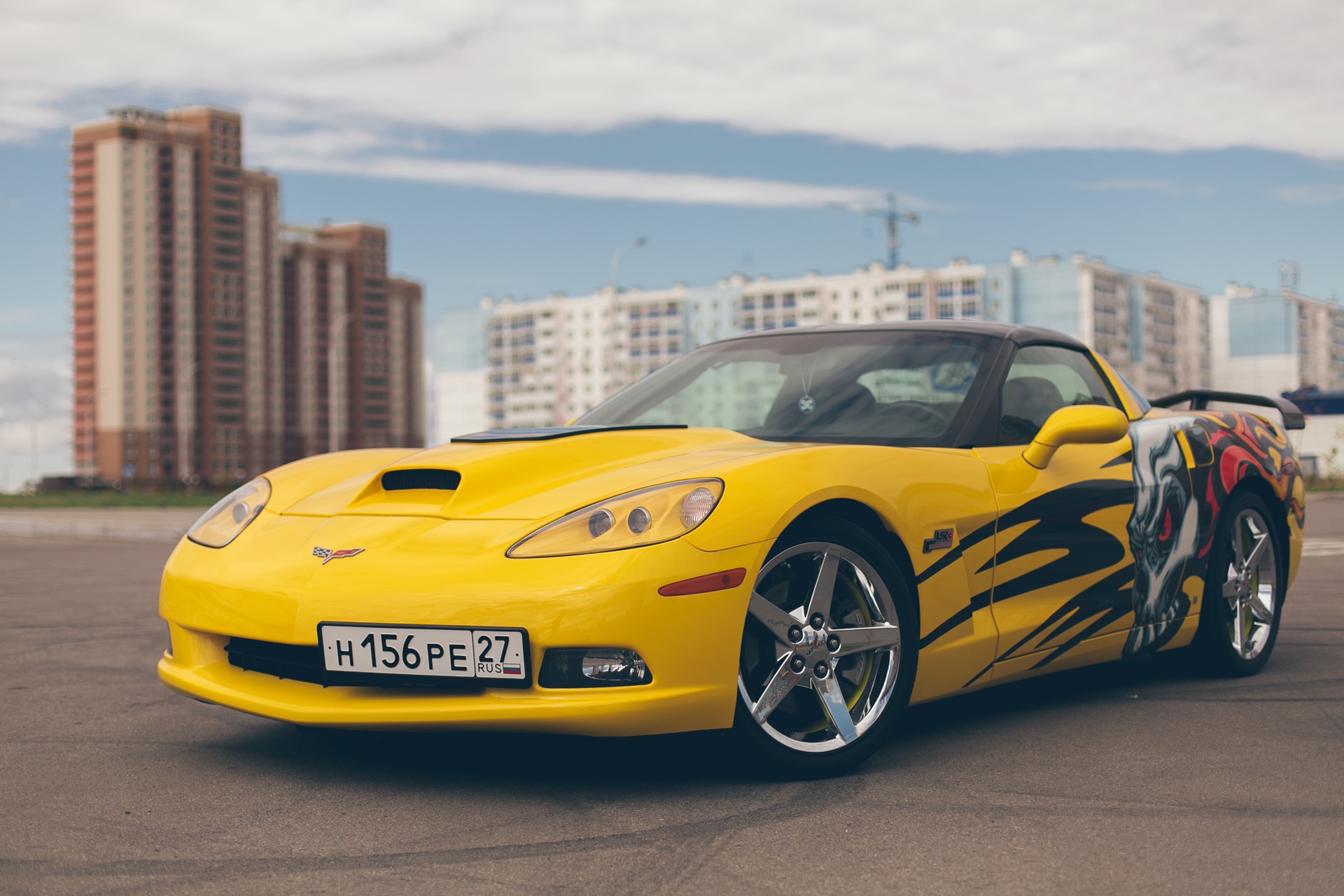 Chevrolet Corvette c6 желтая на обоях