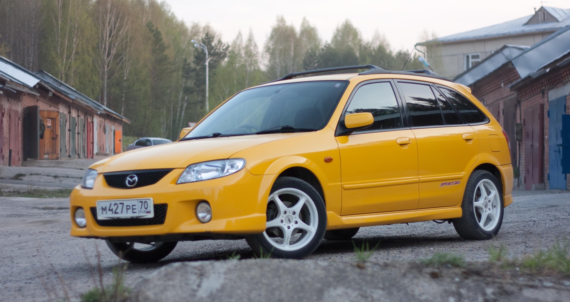 Mazda familia. Мазда фамилия оранжевая 2001. Mazda familia Sunburst Yellow. 1-Е поколение Mazda familia (800/1000). Кузов Мазда фамилия.