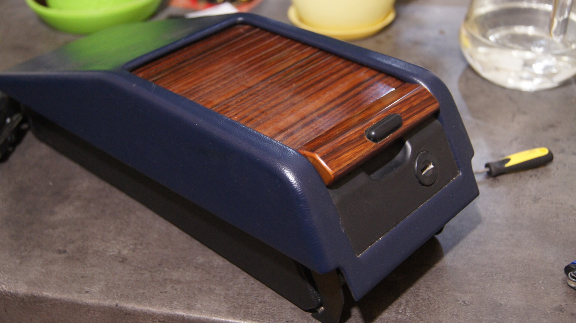 Хлебница синяя мерседес 124. Хлебница мерседес 124. Хлебница w140. Хлебница мерседес 124. Хлебница мерседес 124.