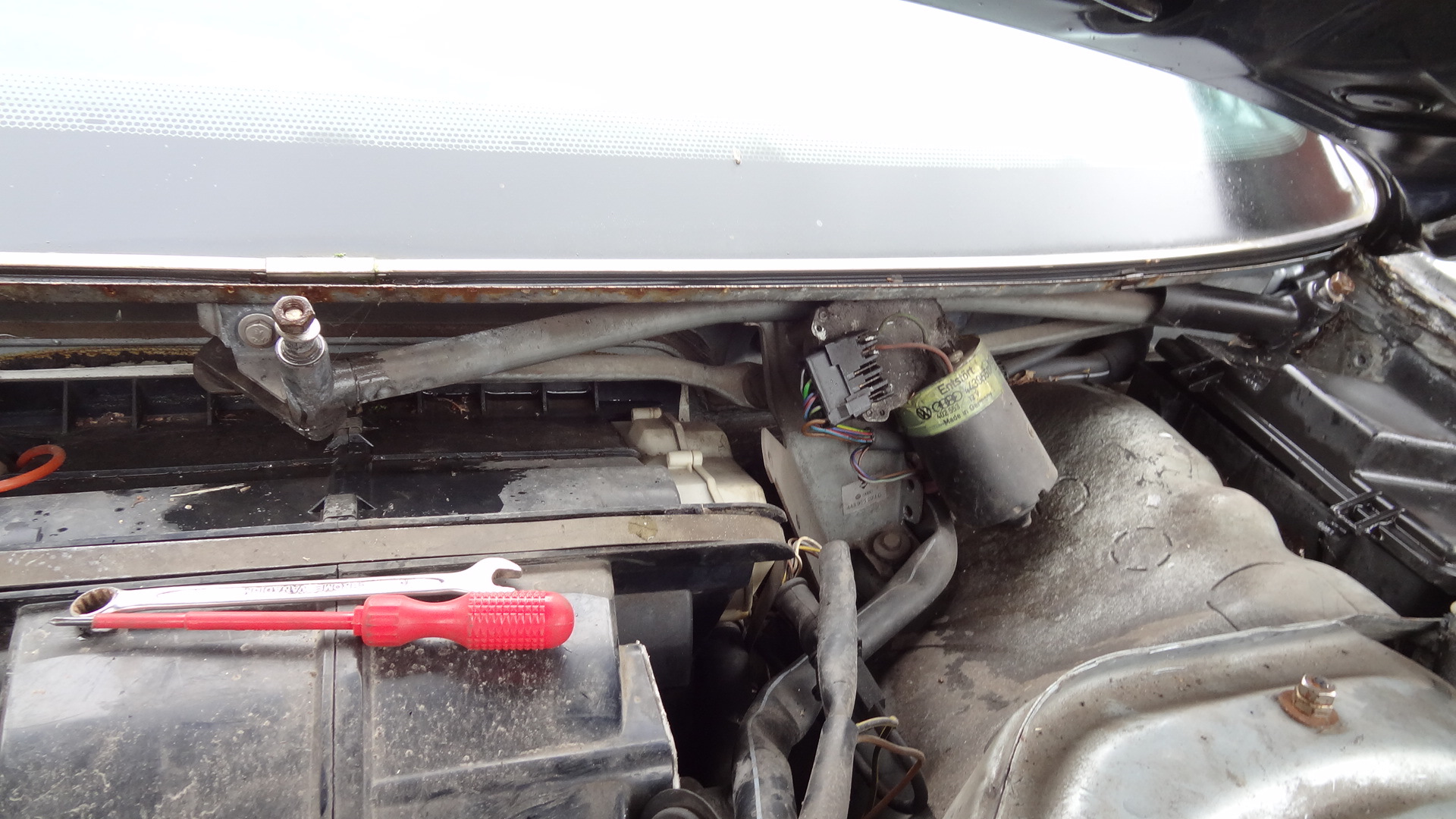 ваз 2110 как снять трапецию. привод дворников ваз 2110. ваз 2110 как снять трапецию. кронштейн крепления мотора стеклоочистителя 2110. шлицы дворников ваз 2110.