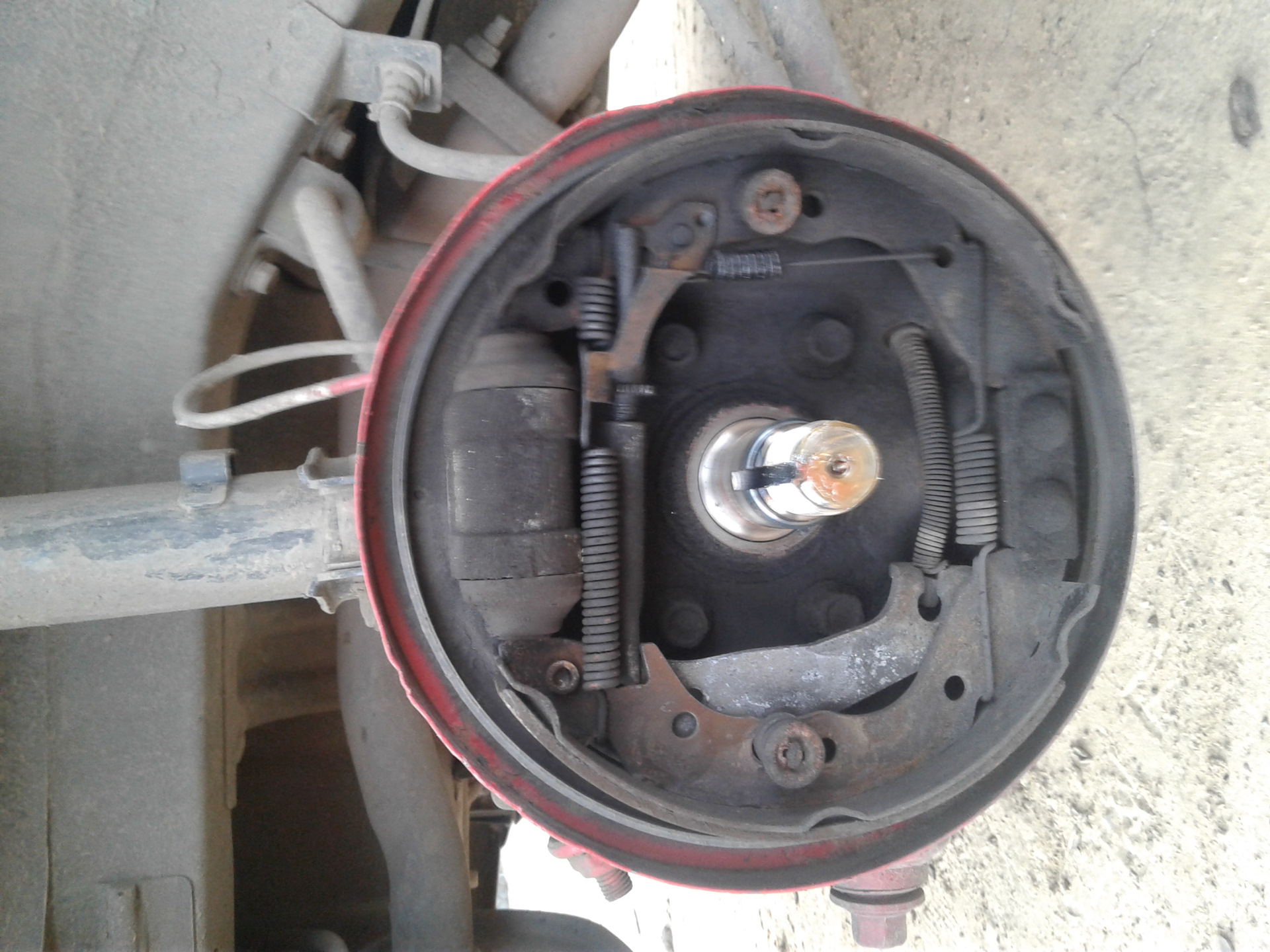 Замена масла и регулировка задних тормозов — Hyundai Accent (2G), 1,5 л ...