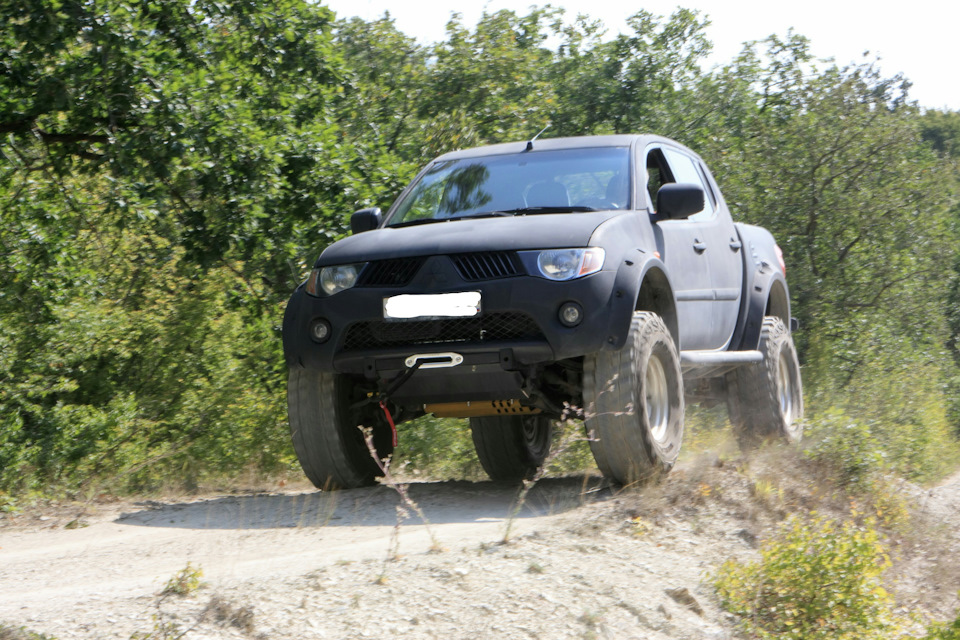 Mitsubishi l200 Рё РґРµРІСѓС€РєРё