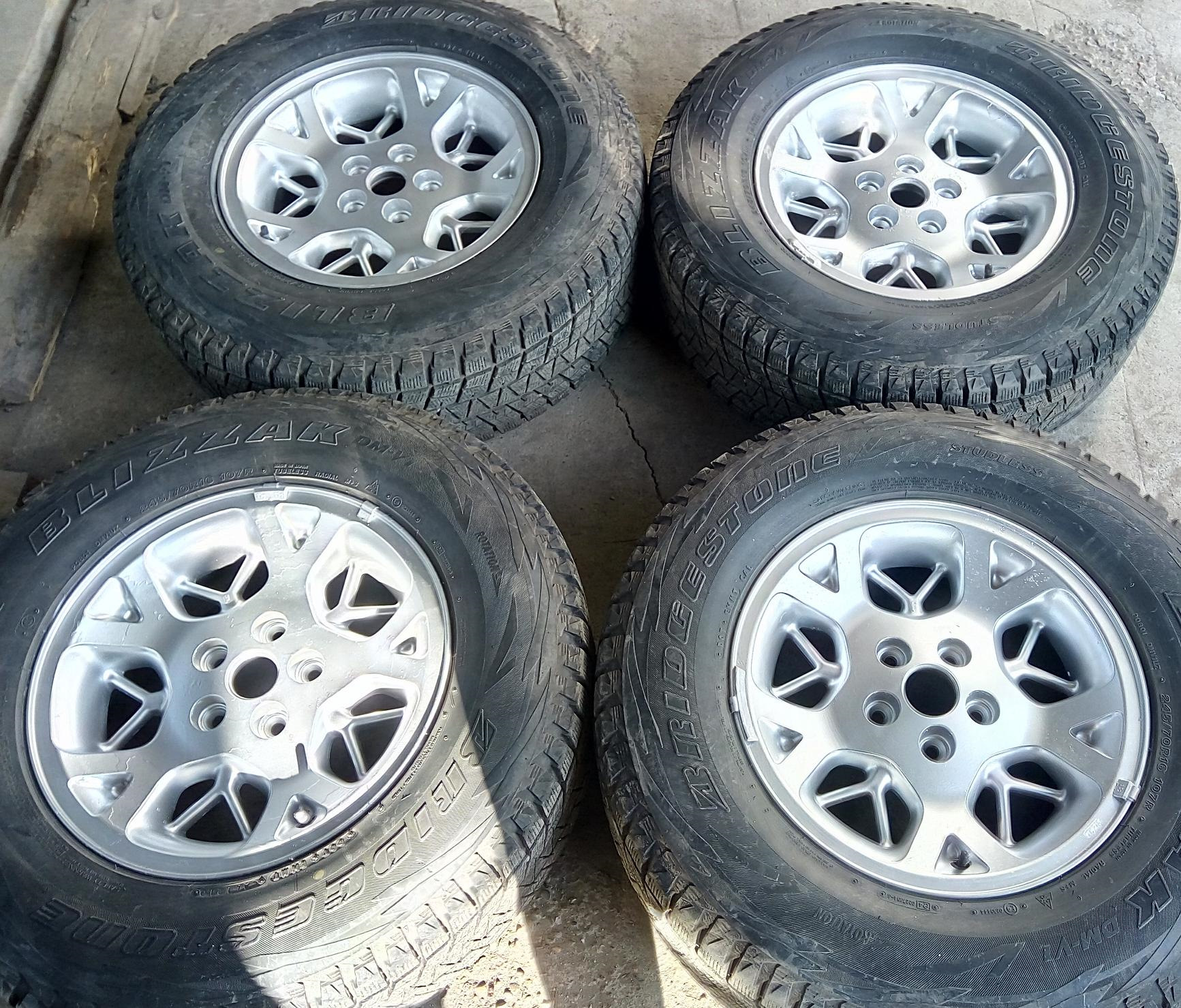 245 r16. Jeep KJ 245/70r16. Jeep KJ диски колесные r16. Колеса 16 r на Чероки. Jeep r16 Liberty.