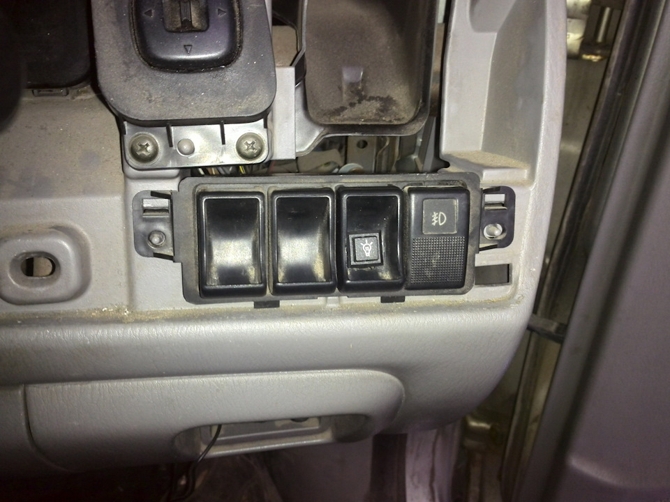 кнопуля включения. камеры не будет. авто включение не к чему. — Mazda MPV II