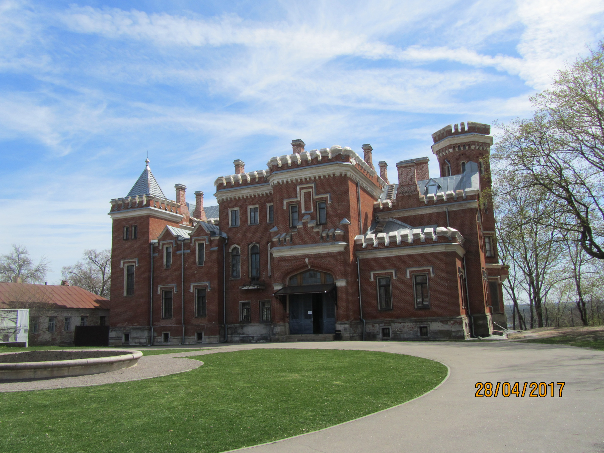 Замок ольденбургских в рамони фото после реконструкции