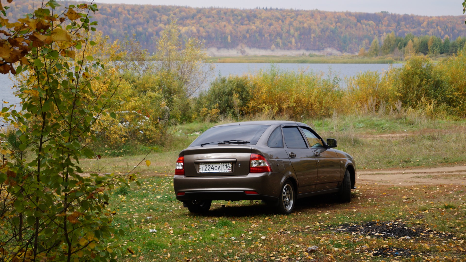 Lada Приора хэтчбек 1.6 бензиновый 2013 | горький шоколад на DRIVE2