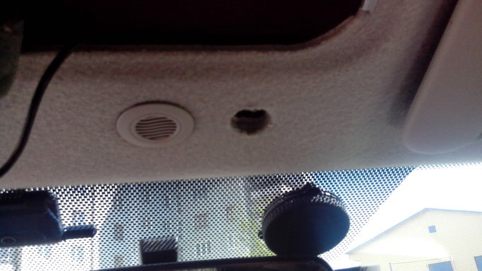 Подключил питание регистратора и навигатора от плафона освещения ...