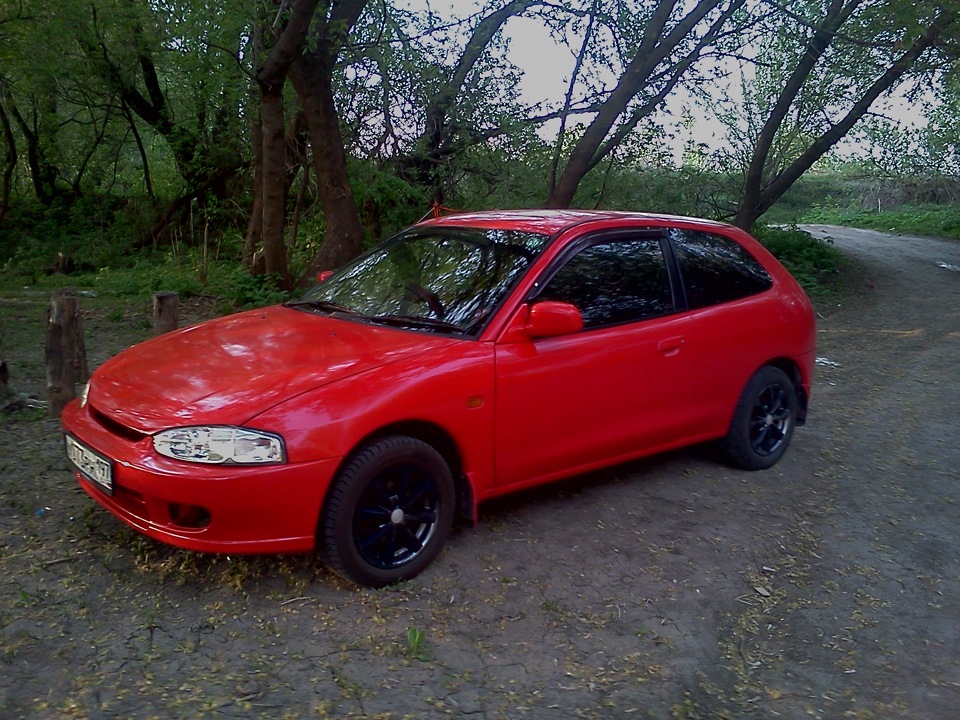 Митсубиси мираж 5. Mitsubishi Mirage v. Митсубиси Мираж хэтчбек 1999. Mitsubishi Mirage 1998 хэтчбек.