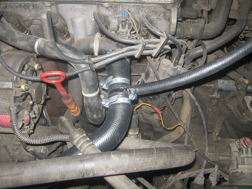 Патрубки системы охлаждения на Volkswagen Passat B3-B4