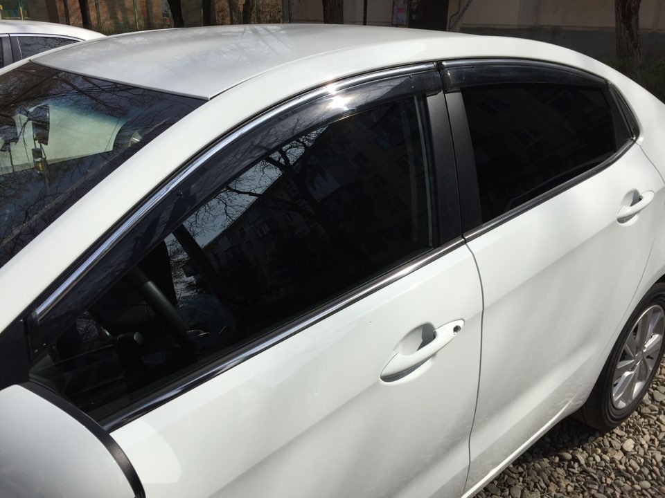 63002. W ветровики. Дефлекторы окон тойота рав 4 2020 с хромом. Дефлектор с хромированным молдингом. Cobra tuning v0004(u).