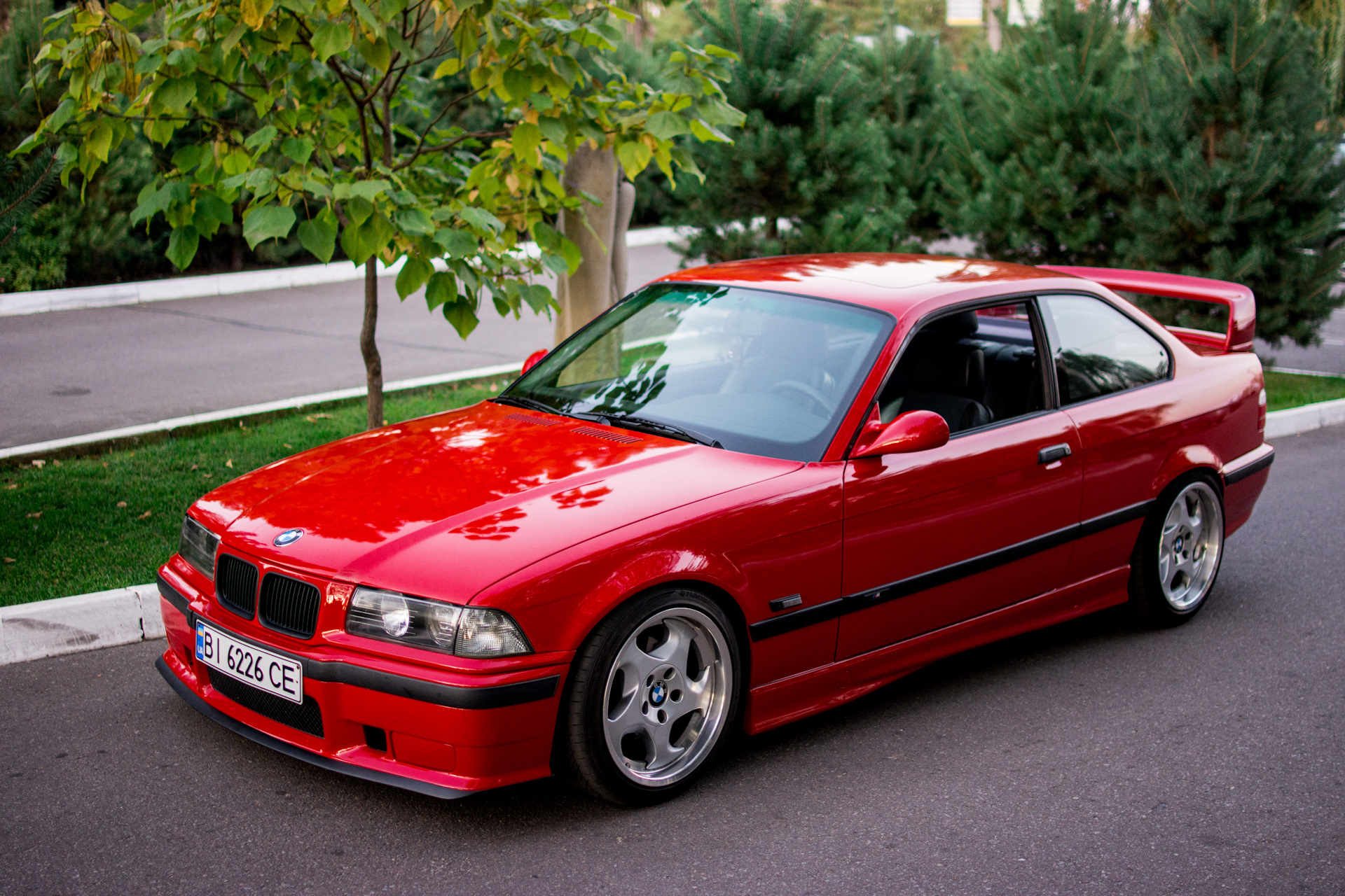 BMW 3 e36 красная сатин