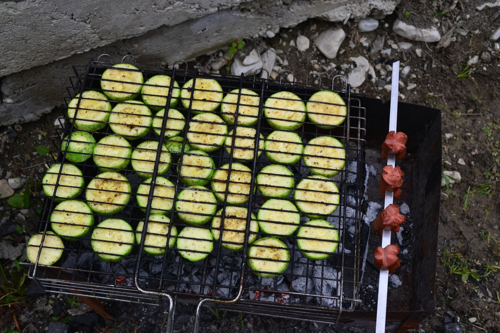 Кабачки на мангале на решетке маринад