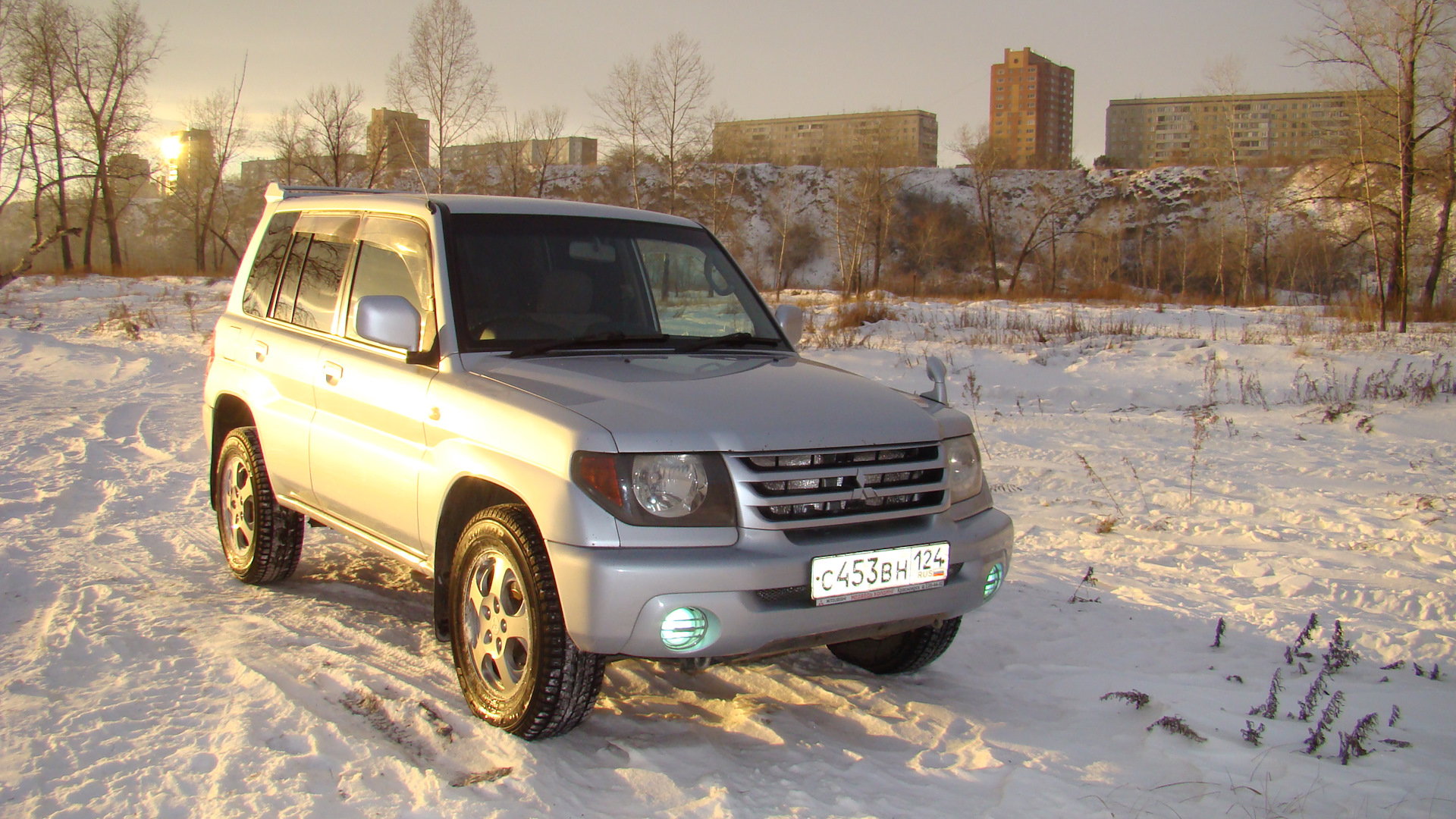 Митсубиси паджеро ио двигатель. Mitsubishi Pajero io 2.0 at, 2002. Паджеро ио. Mitsubishi Pajero io, 2.0 л., полный привод, 2004 г.. Мицубиси Паджеро ио коричневый.