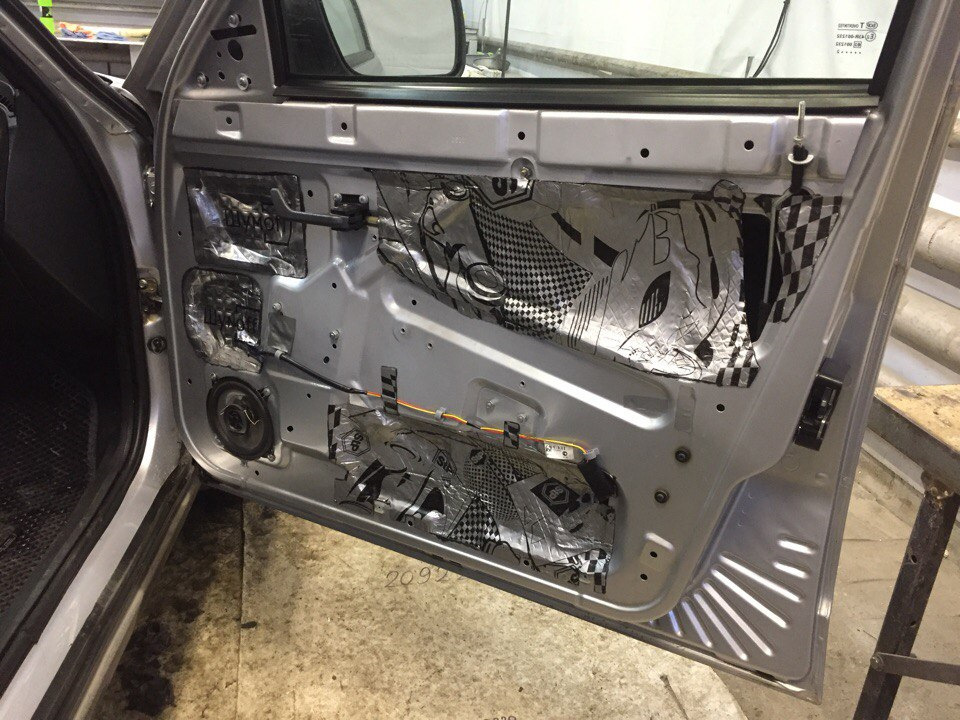 Установка SE зеркал, шумоизоляция передних дверей и переделка задних ...