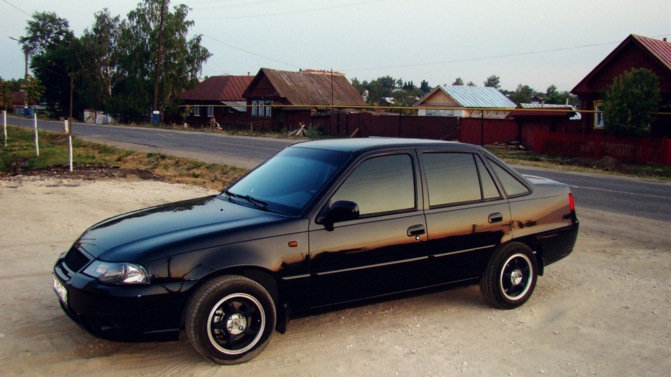 Daewoo Nexia 1 6 черная