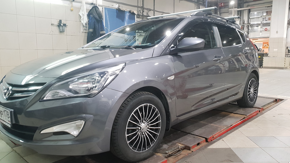 Живём дальше! — Hyundai Solaris Hatchback, 1,6 л, 2015 года | просто ...