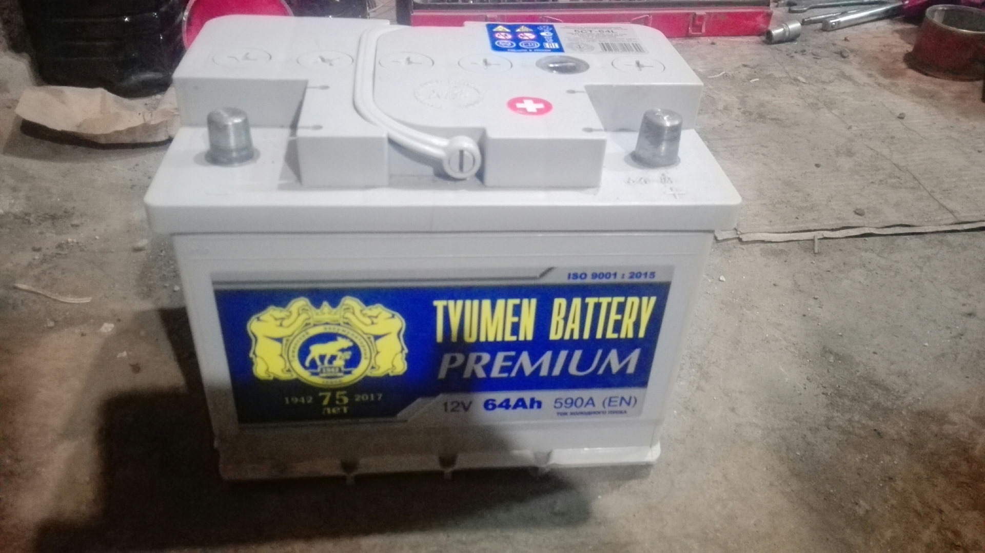 Tyumen battery premium 64 обратная полярность. Tyumen Battery Premium Дата выпуска. Аккум Тюмень премиум Honda Civic 5d. Дата на аккумуляторе Тюмень премиум. Дата производства аккумулятора Тюмень премиум.