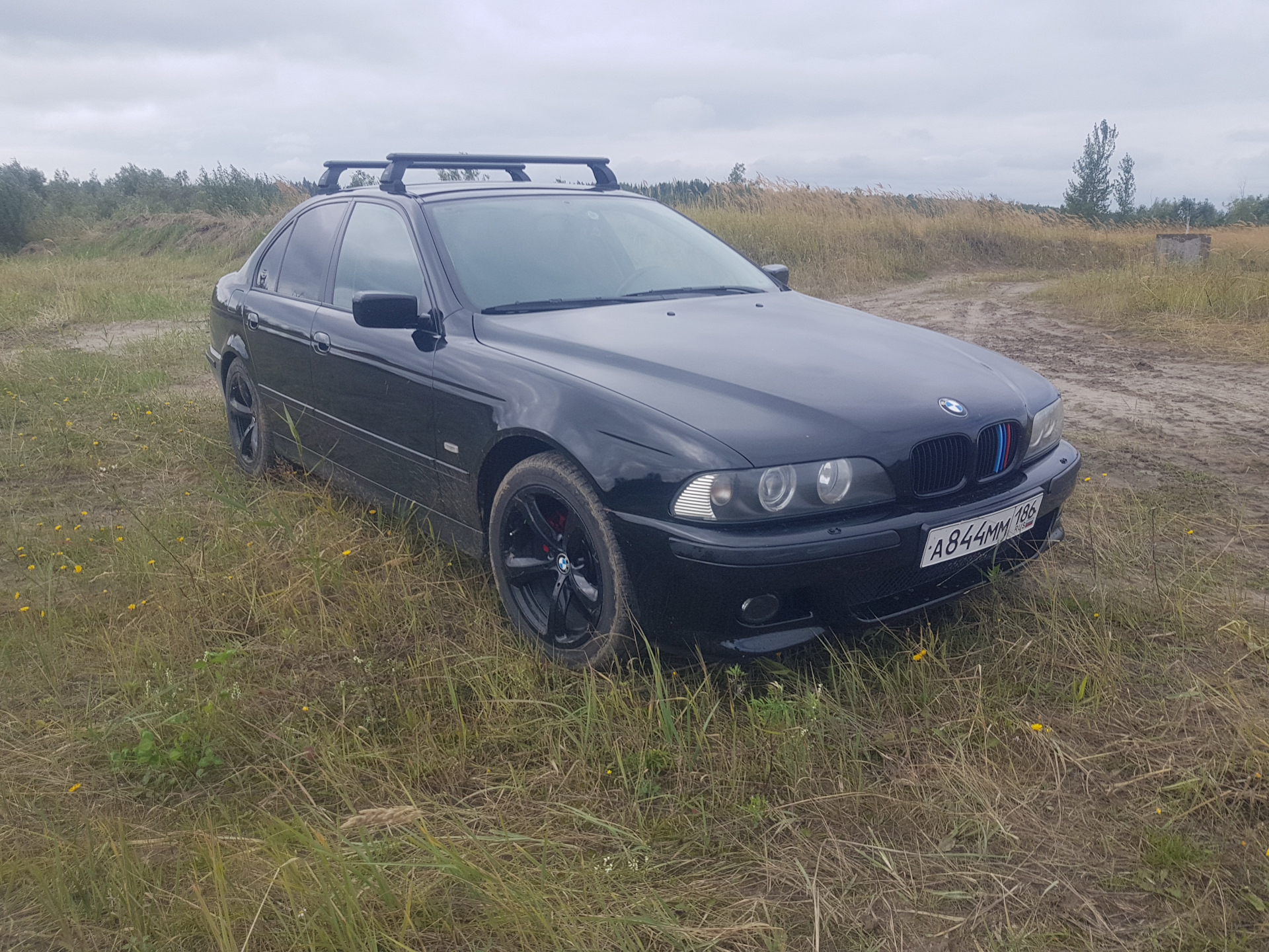 Крыша е39. Багажник на крышу BMW e39. Рейлинги на БМВ е39. Багажник е39 седан. Багажник на крышу БМВ е39 седан.