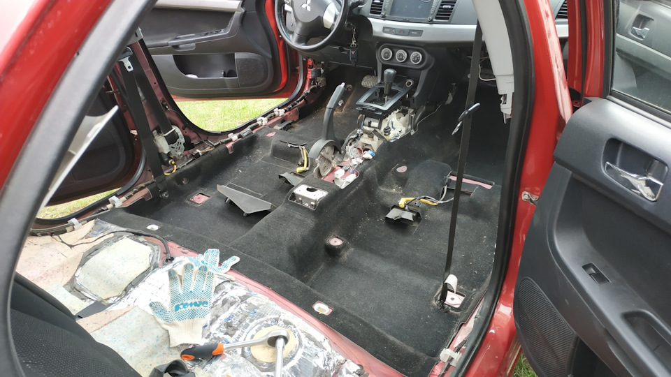 Разборка пола — Mitsubishi Lancer X, 1,8 л, 2008 года | другое | DRIVE2