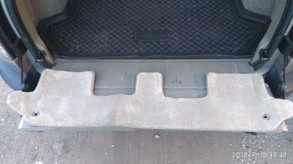 Прикупил коврик 3-го ряда — Volvo XC90 (1G), 2,5 л, 2003 года ...